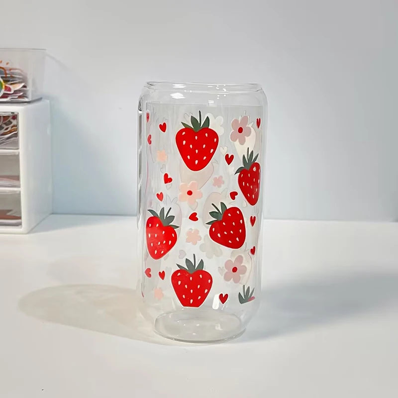 Glas mit Erdbeermuster, Deckel und Strohlam (500ml) // Strawberry Glass With Bamboo Lid And Straw 500ml Can